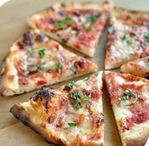 Imagem Pizza Leve 300x293 - Dieta Low Carb: 15 Receitas para Café, Almoço e Jantar